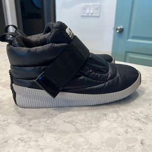 Sorel Women Size 7 waterproof shoes